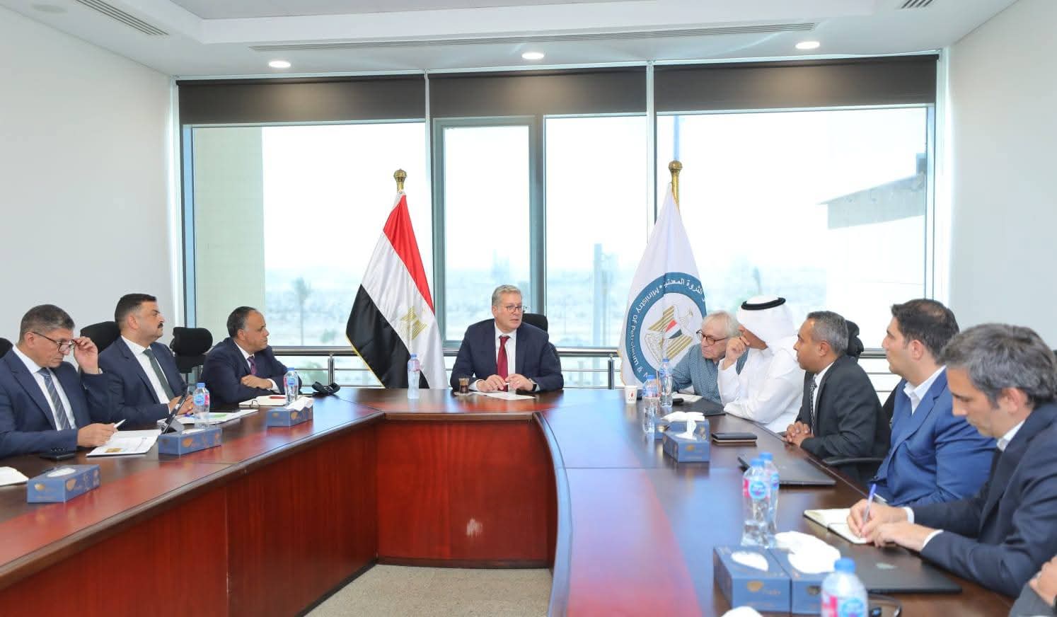 وزير البترول والثروة المعدنية يبحث مع شركات عالمية ومحلية آليات تنفيذ مشروع المسح الجوي لتحديث قاعدة بيانات الثروات التعدينية بمصر